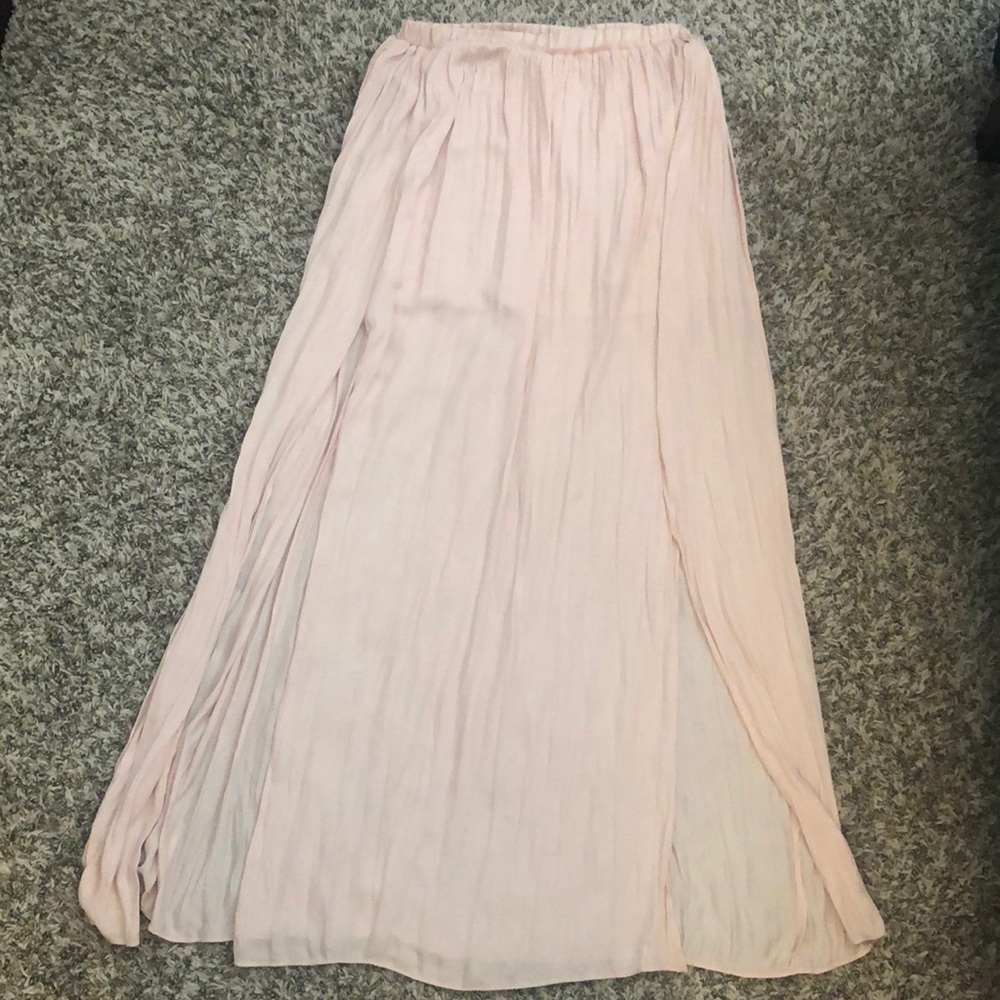 Long skirt with slits